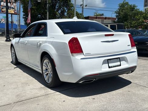 Used 2018 Chrysler 300 Touring L RWD image 11
