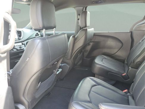 Used 2025 Chrysler Pacifica Select FWD image 5