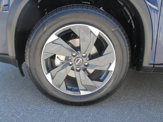 Used 2025 Nissan Rogue SV AWD/4WD image 8