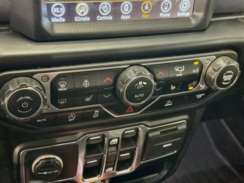 Used 2022 Jeep Gladiator Mojave w/ LED Lighting Group AWD/4WD image 24
