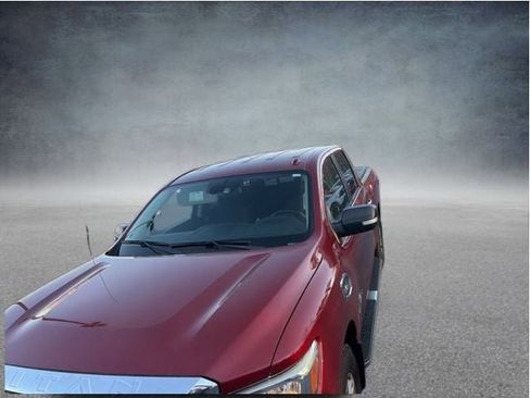 Used 2017 Nissan Titan SV image 19