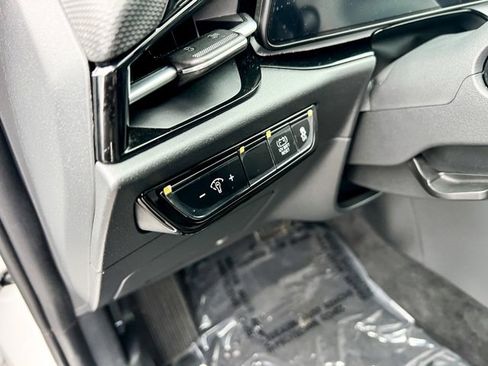 Used 2024 Kia Niro EX image 13