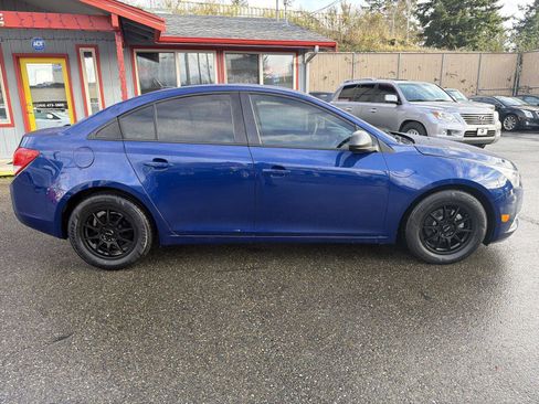 Used 2013 Chevrolet Cruze LS image 9