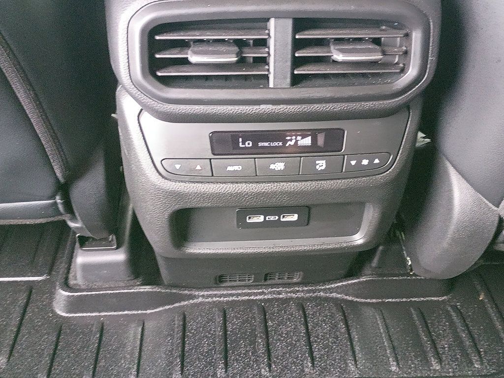 Certified 2023 Honda Pilot Touring image 17