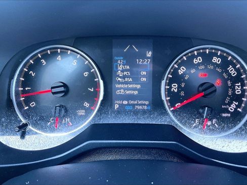 Used 2021 Toyota RAV4 LE image 17