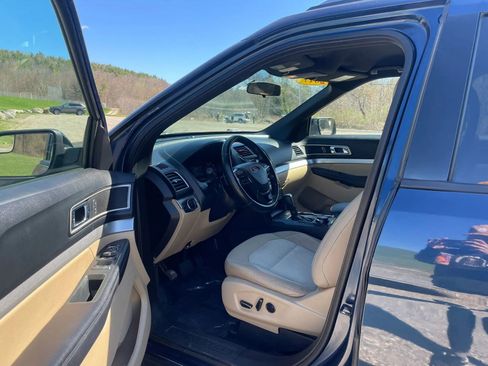 Used 2017 Ford Explorer XLT AWD/4WD image 6