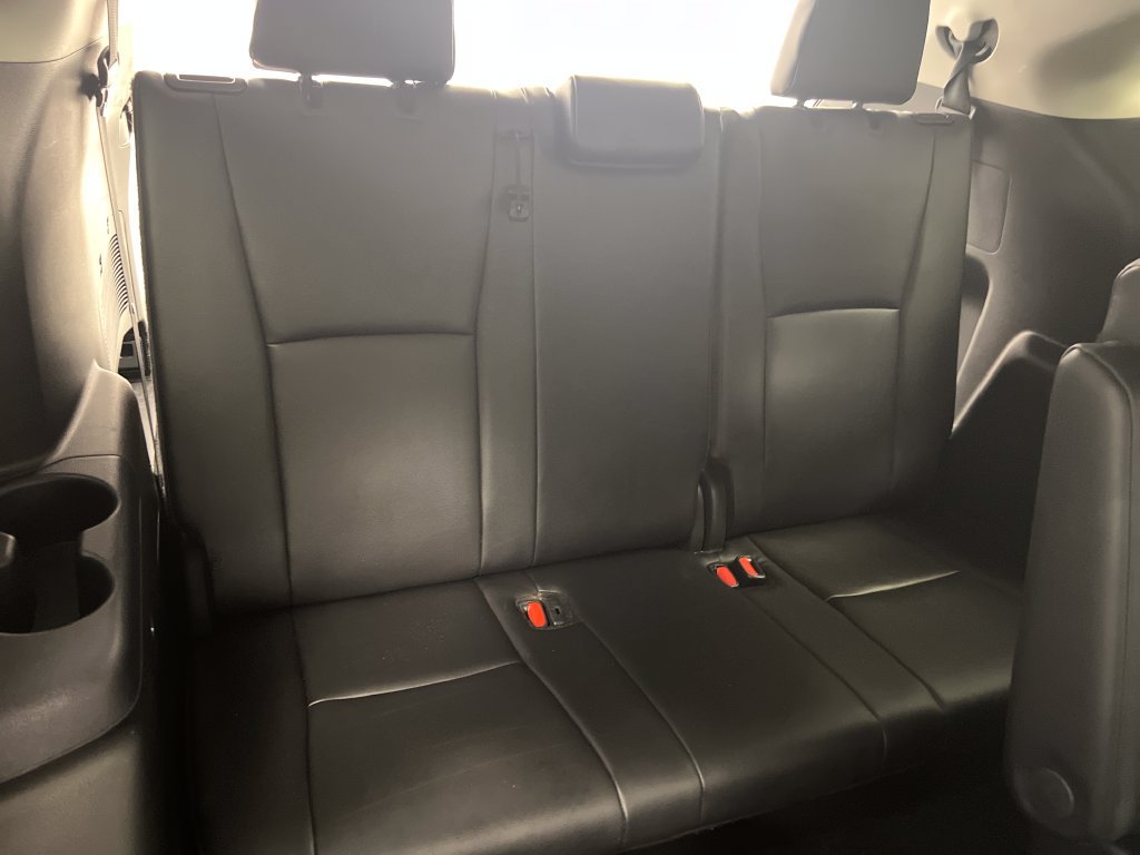 Used 2025 Toyota Highlander XLE FWD image 39