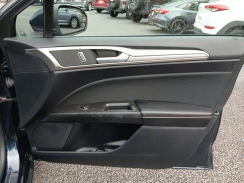 Used 2020 Ford Fusion SE FWD image 15