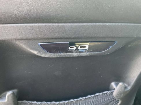 Used 2025 Chrysler Pacifica Limited FWD image 11