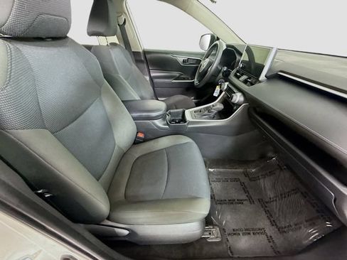Used 2023 Toyota RAV4 LE AWD/4WD image 27