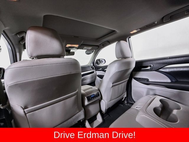 Used 2018 Toyota Highlander XLE FWD image 10