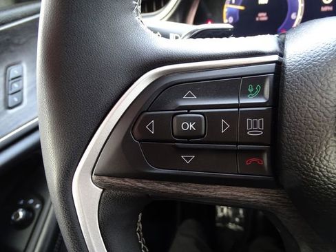 Used 2025 Jeep Grand Cherokee L Limited w/ Black Appearance Package image 17