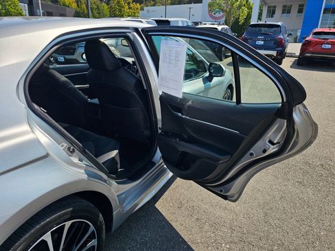 Used 2018 Toyota Camry SE w/ Moonroof Package FWD image 27