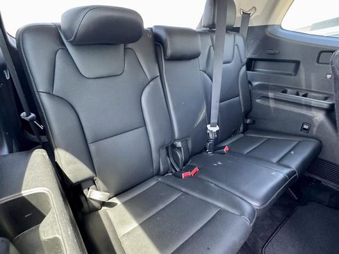 Used 2020 Kia Telluride S w/ S 8 Passenger Seating Package AWD/4WD image 11