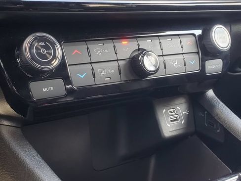 Used 2026 Jeep Compass Trailhawk AWD/4WD image 23