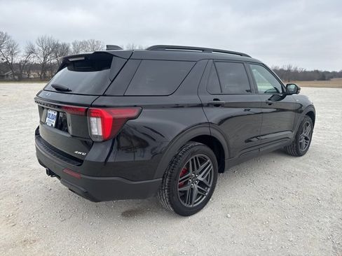 Used 2025 Ford Explorer ST-Line w/ ST-Line Street Pack image 7