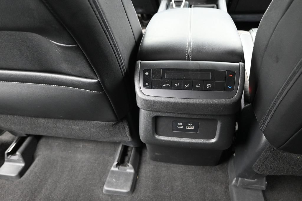 Used 2023 Nissan Pathfinder SL AWD/4WD image 9