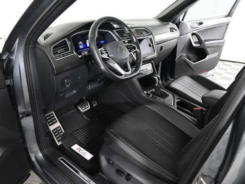 Used 2023 Volkswagen Tiguan SE R-Line image 18
