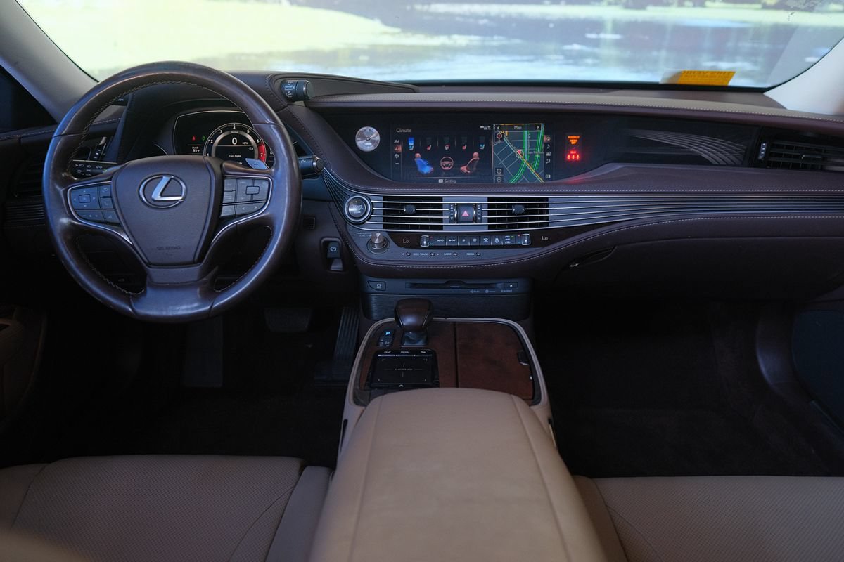 Used 2018 Lexus LS 500 w/ Accessory Package (Z2) RWD image 12