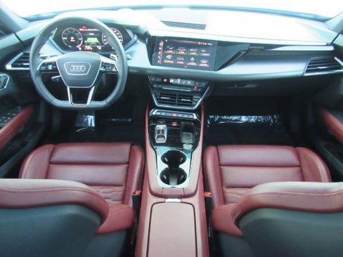 Used 2023 Audi e-tron GT Prestige w/ Prestige Package image 3