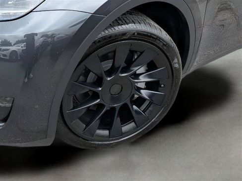 Used 2024 Tesla Model Y 2WD image 5