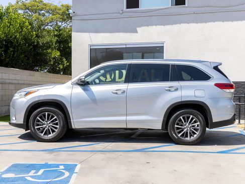 Used 2018 Toyota Highlander XLE FWD image 9