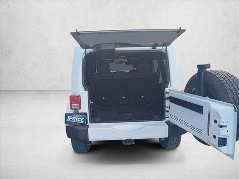 Used 2016 Jeep Wrangler Unlimited Sahara w/ Max Tow Package image 7