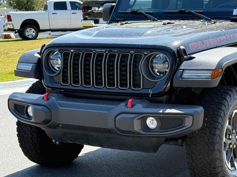 Used 2025 Jeep Wrangler Unlimited Rubicon AWD/4WD image 9