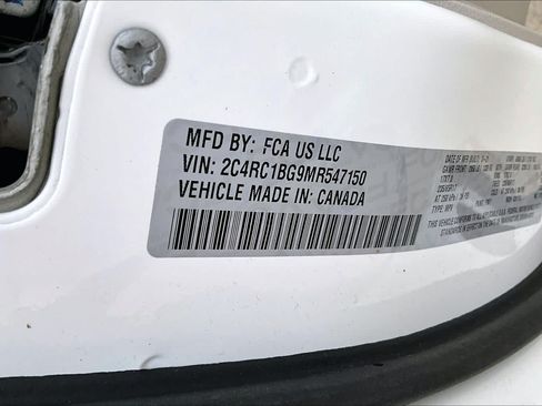 Used 2021 Chrysler Pacifica Touring-L FWD image 34
