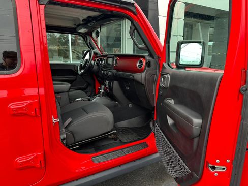Used 2018 Jeep Wrangler Unlimited Rubicon image 27