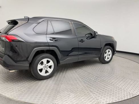 Used 2019 Toyota RAV4 XLE AWD/4WD image 2