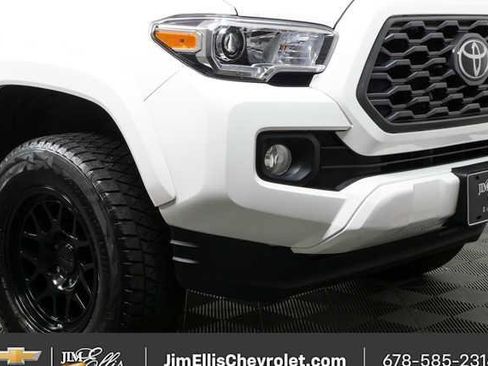 Used 2022 Toyota Tacoma TRD Sport w/ Technology Package AWD/4WD image 32