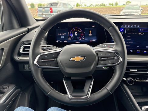Used 2025 Chevrolet Traverse LT AWD/4WD image 14