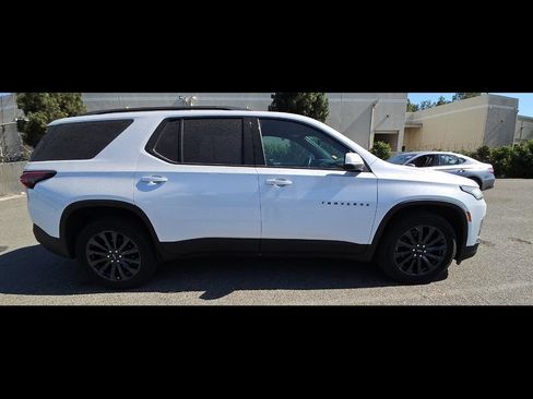Used 2023 Chevrolet Traverse RS FWD image 8