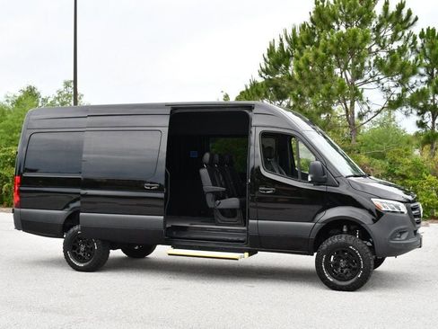 Used 2024 Mercedes-Benz Sprinter 2500 image 10