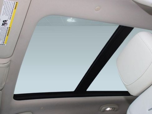 Used 2022 Cadillac XT5 Premium Luxury image 16