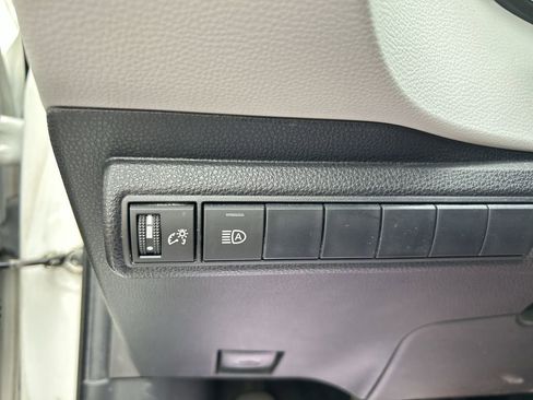 Used 2019 Toyota Corolla SE w/ SE Option Package image 18