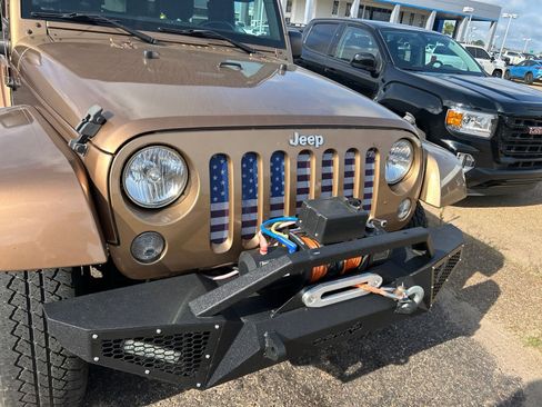 Used 2015 Jeep Wrangler Sahara w/ Dual Top Group AWD/4WD image 30