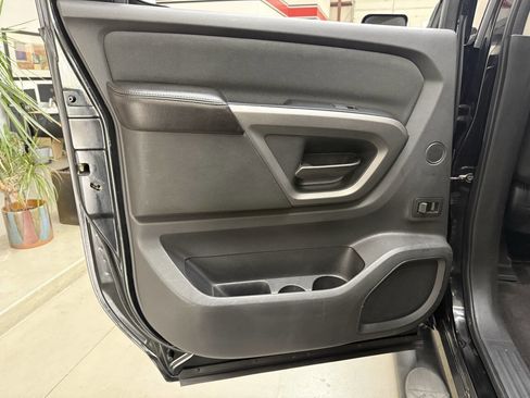 Used 2015 Nissan Titan SV w/ SV Value Truck Package AWD/4WD image 12