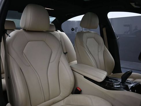 Used 2019 BMW 530i RWD image 19