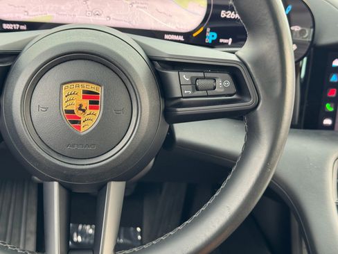 Used 2021 Porsche Taycan image 23