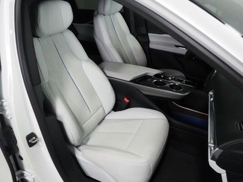 Used 2024 Cadillac Lyriq AWD Luxury image 2