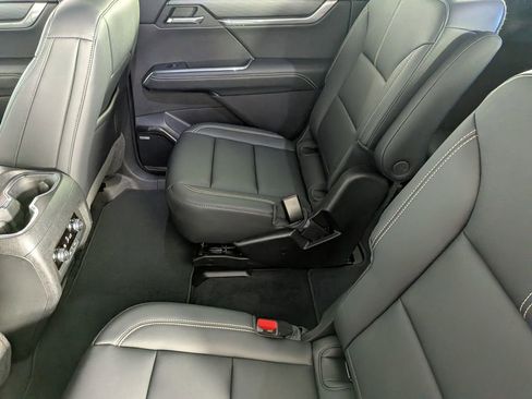 Certified 2025 GMC Acadia Elevation w/ Elevation Premium Package AWD/4WD image 33