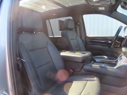 Used 2024 GMC Yukon XL Denali w/ Advanced Technology Package AWD/4WD image 26