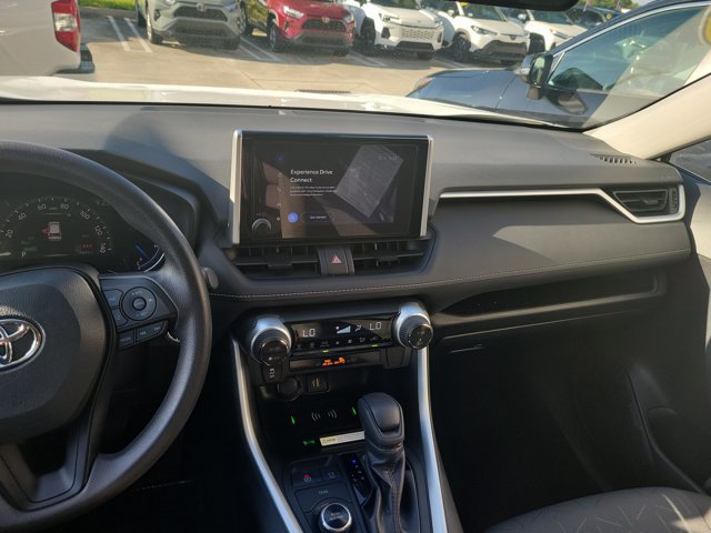 Used 2025 Toyota RAV4 XLE AWD/4WD image 18