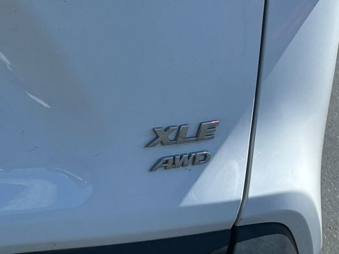 Used 2022 Toyota RAV4 XLE AWD/4WD image 6