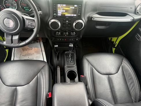 Used 2017 Jeep Wrangler Unlimited Sahara w/ Dual Top Group AWD/4WD image 43