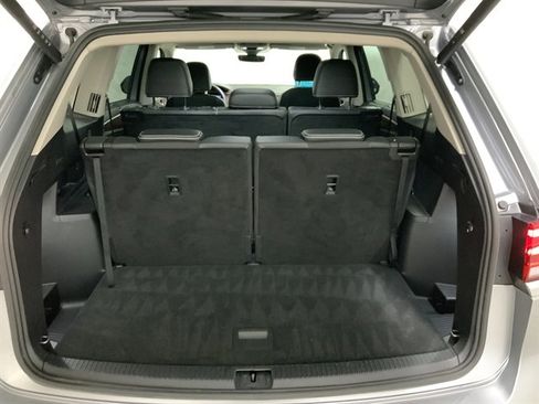 Used 2025 Volkswagen Atlas SE AWD/4WD image 12