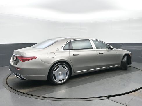 Used 2021 Mercedes-Benz Maybach S 580 4MATIC image 3