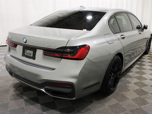 Used 2020 BMW 750i xDrive w/ Executive Package AWD/4WD image 35